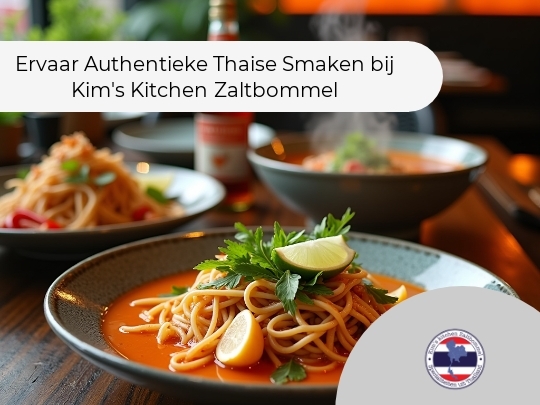 Een bord spaghetti met een roodachtige saus, gegarneerd met een schijfje limoen en verse peterselie, staat op een houten tafel in een sfeervol verlicht